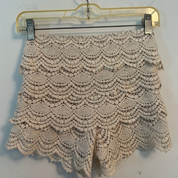 Woman shorts by Latiste - Picture 4 of 6